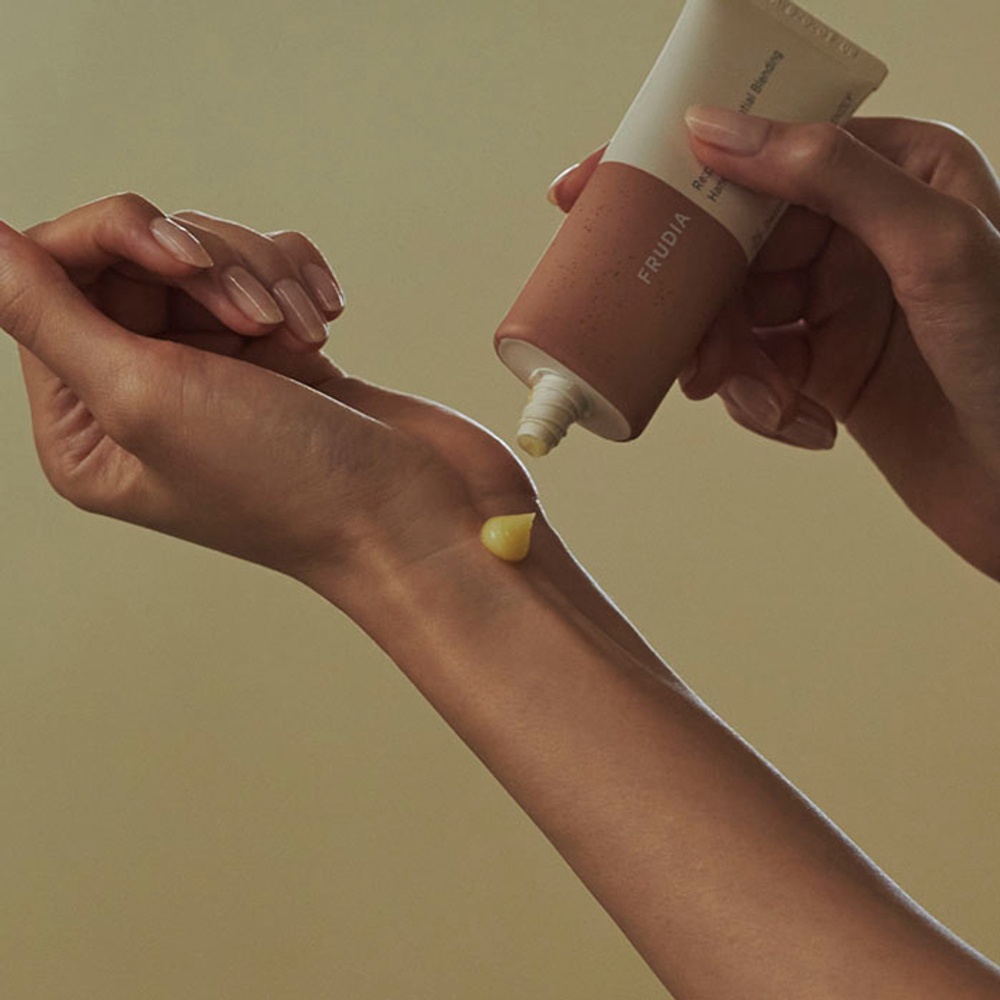 Frudia Крем для рук с мандарином и розмарином - Essential blending hand cream, 50г