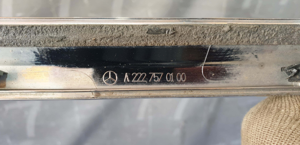 Молдинг крышки багажника Mercedes S (W222)  Б/у Оригинал A2227570100