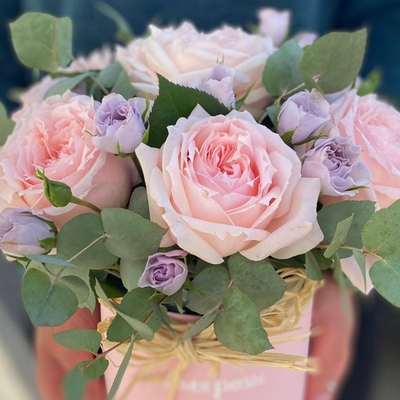 34. Композиция из пастельных роз Princess Hitomi и Everlasting Lavender