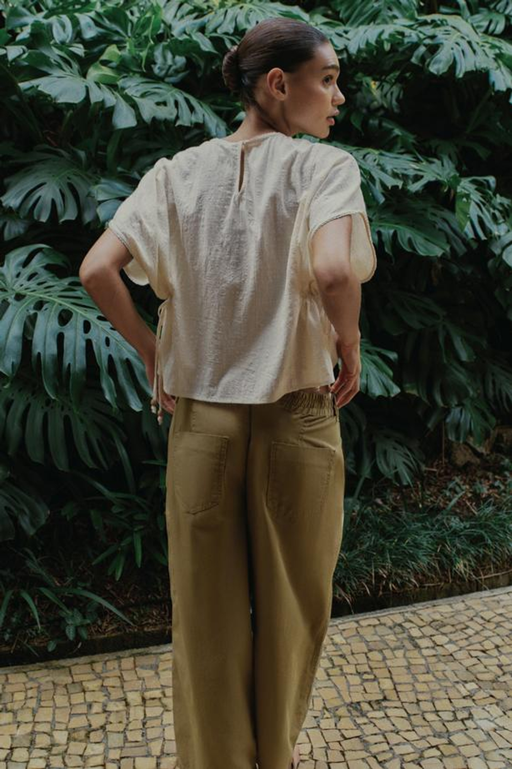 ZARA ТОП С ВЫШИВКОЙ И БОКОВЫМИ ШНУРОВКАМИ, ЭКРЮ