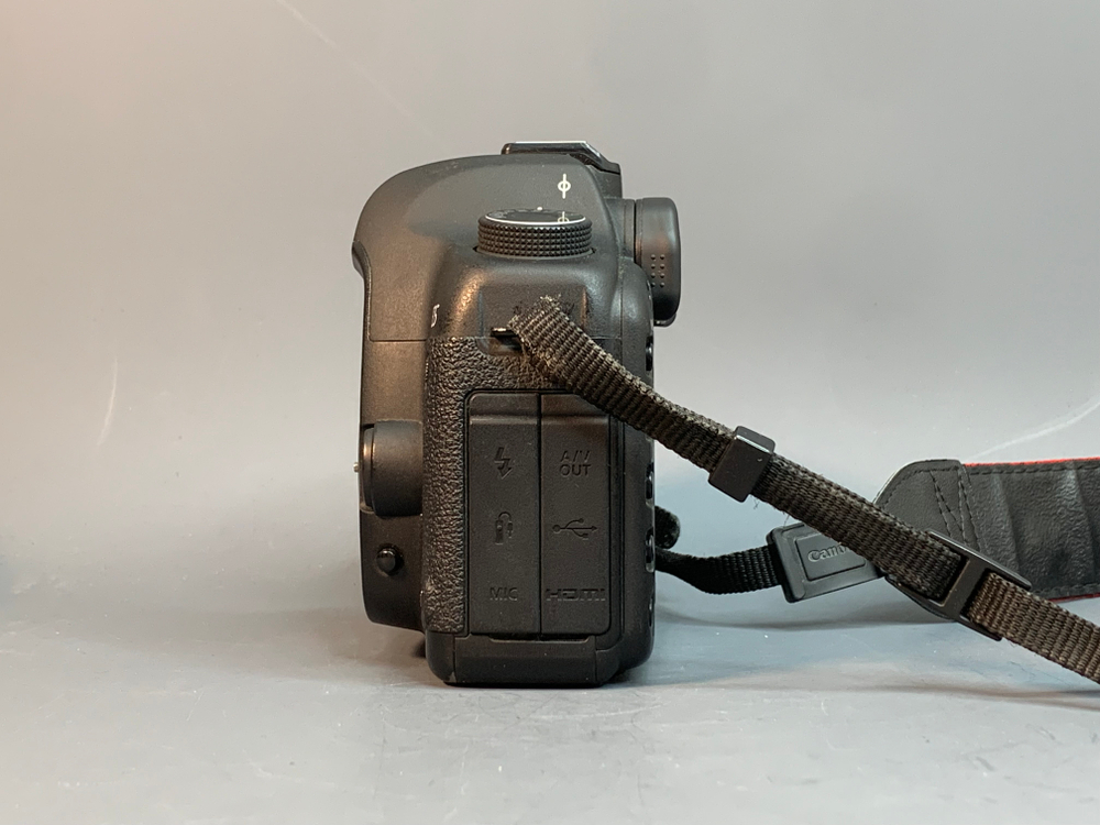 Canon EOS 5D Mark II 223.000 кадров