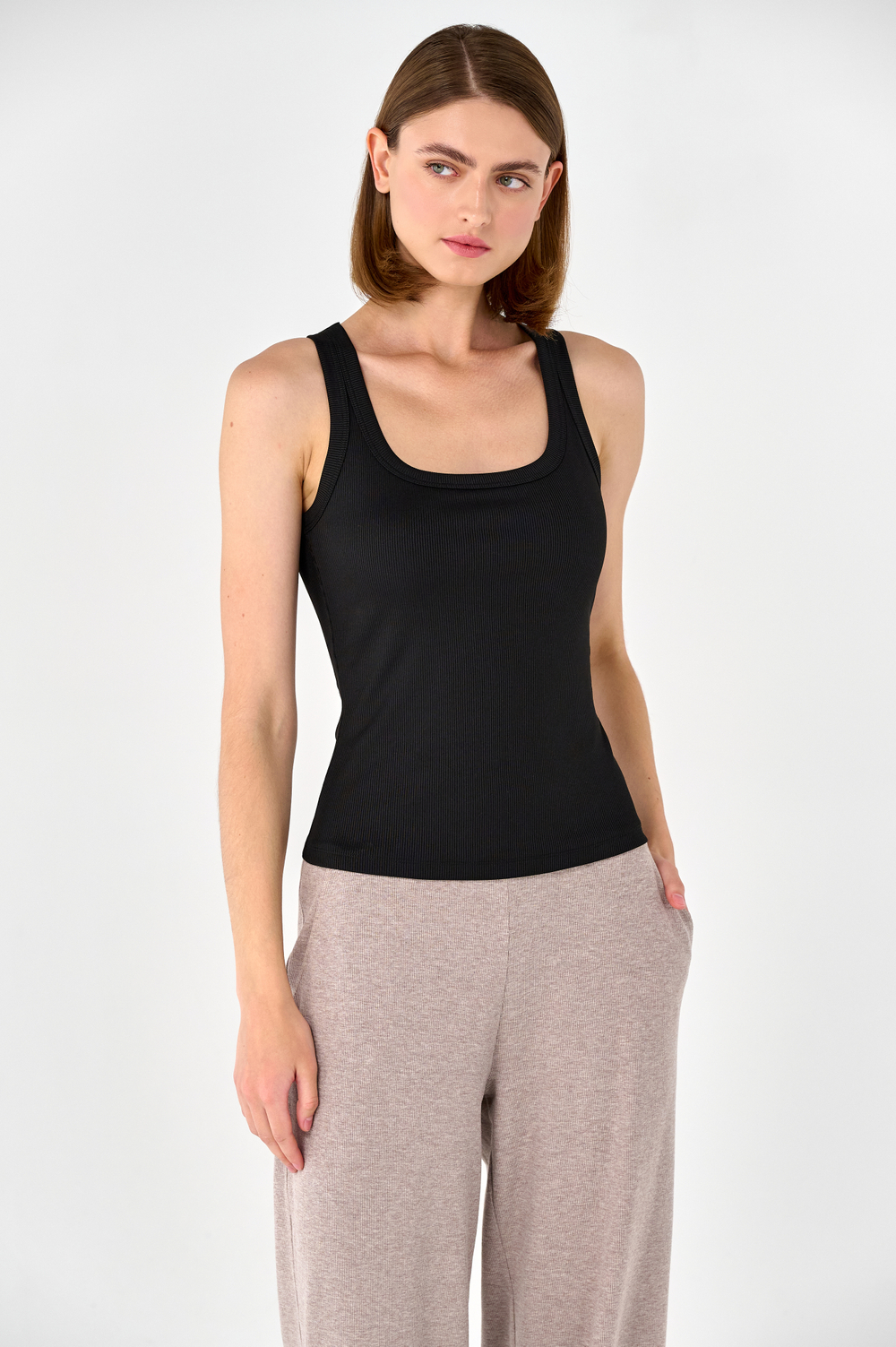 Майка с квадратным вырезом с чашками