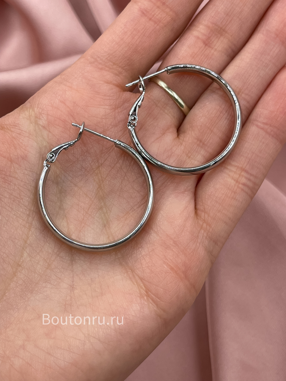 Серьги кольца серебристые