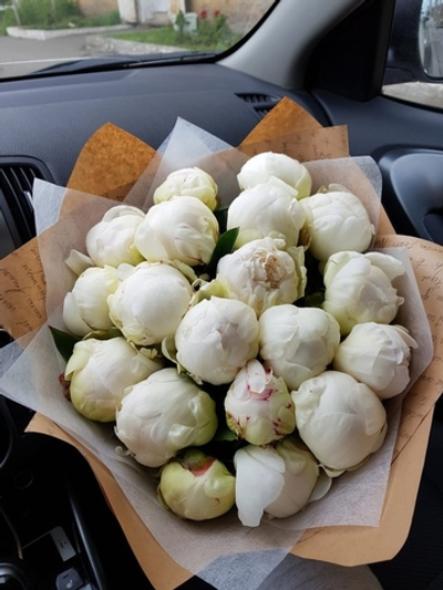 Букет из 15 пионов