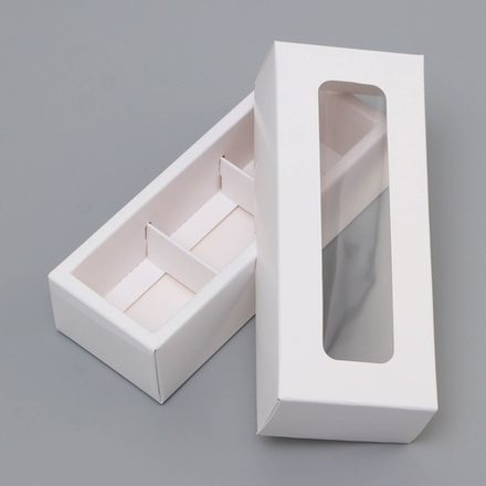 Коробка для 3 конфеты, с окном, белый 13×5×3.3 см