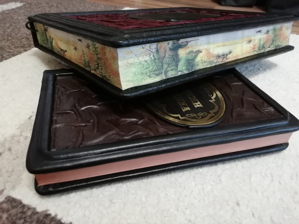 Набор из кожи в кейсе "Подарок охотнику" книга+ежедневник