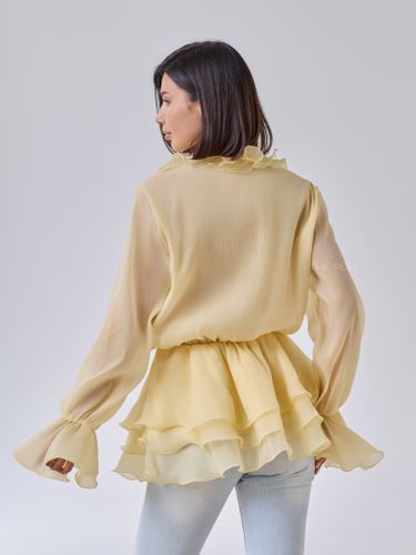 Желтое шифоновое платье-блузка с брошами