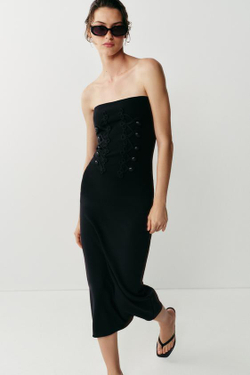 ZARA ЭЛАСТИЧНОЕ ПЛАТЬЕ С НАВЕСНЫМИ ПЕТЛЯМИ, ЧЕРНЫЙ