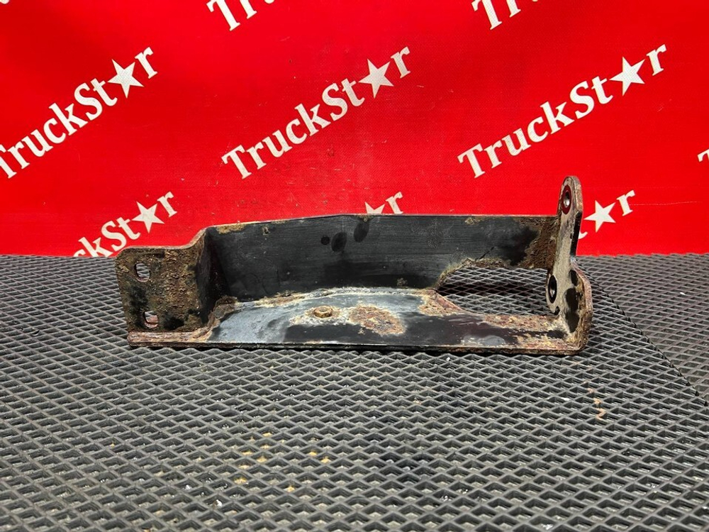 Кронштейн подножки правый