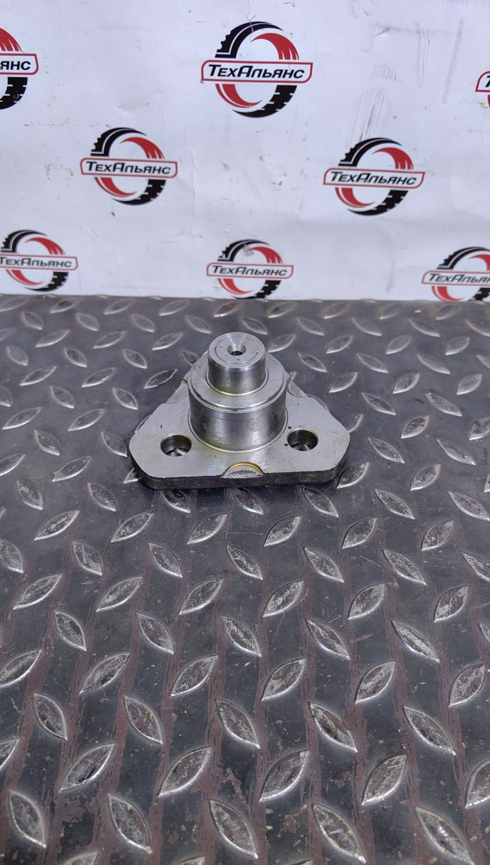 Шкворень поворотный нижний 11709450