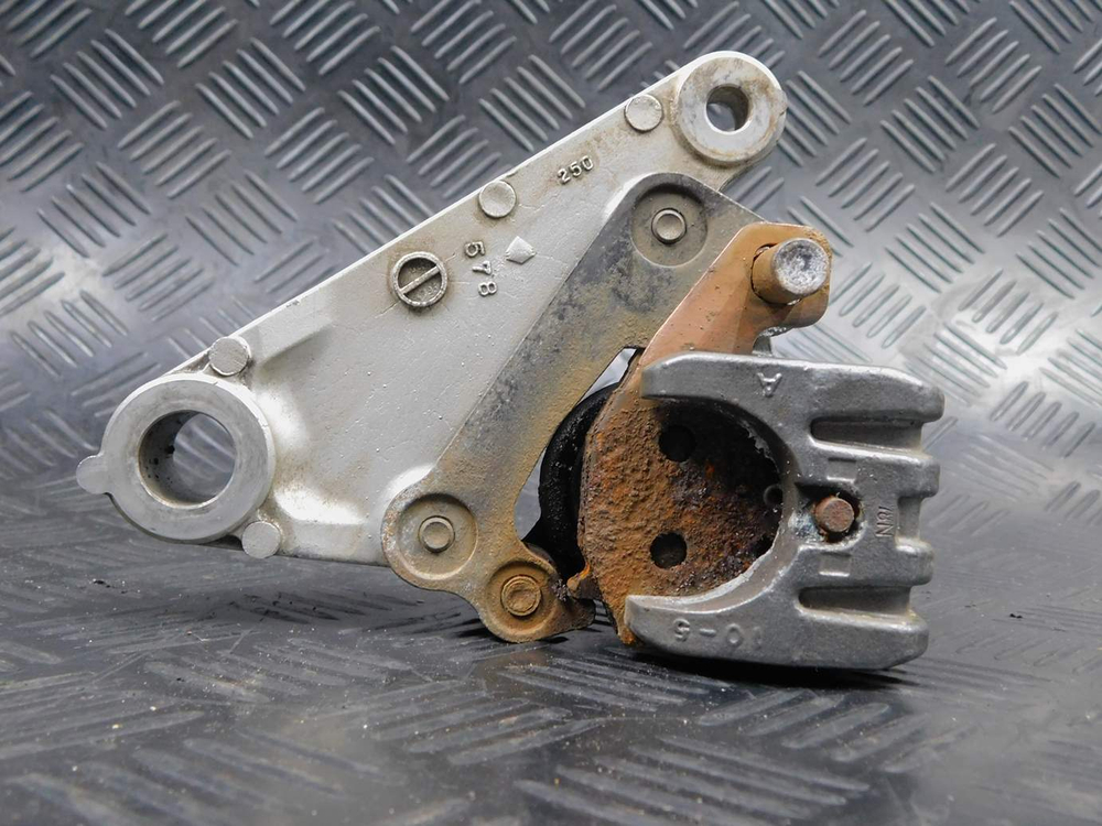 Суппорт задний Kawasaki ZZR 400 98 (с кронштейном) 053122