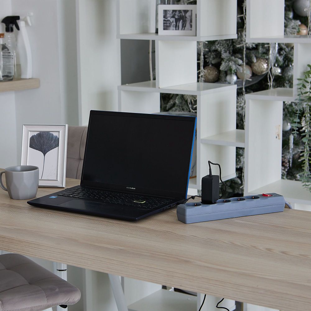 S-GSU5-1.5 GREY Cетевой фильтр серии Universal. 1.5м Пвс 3x0.75. 5 гнезд. с-з. 10А. Защита от перенапряжения. короткого замыкания. TM Uniel.