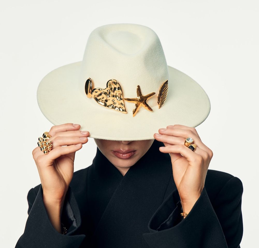 Брошь Любовь