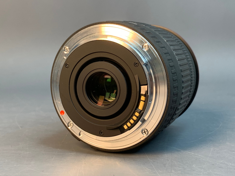 Sigma AF 18-200mm f/3.5-6.3 DC для Canon, царапина на линзе