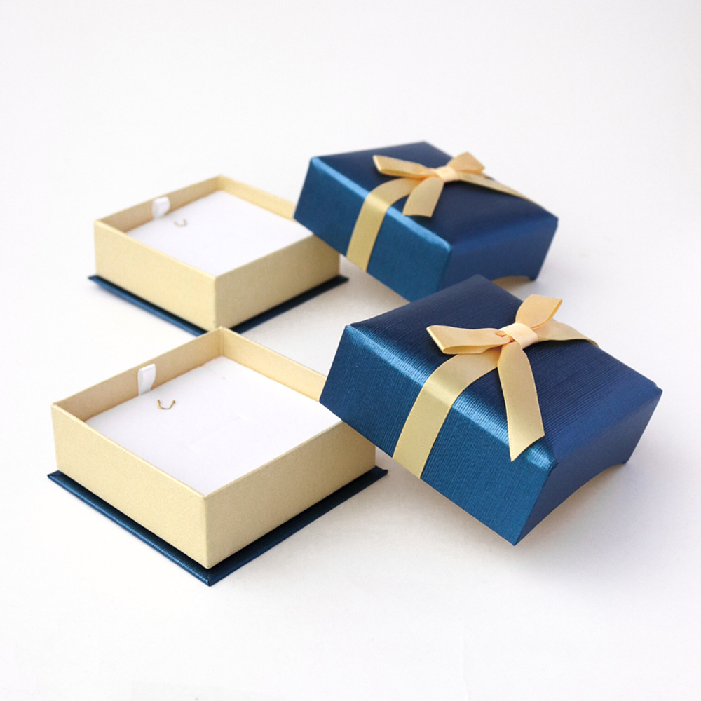 Квадратная ювелирная коробочка «Крем-брюле» для комплекта украшений