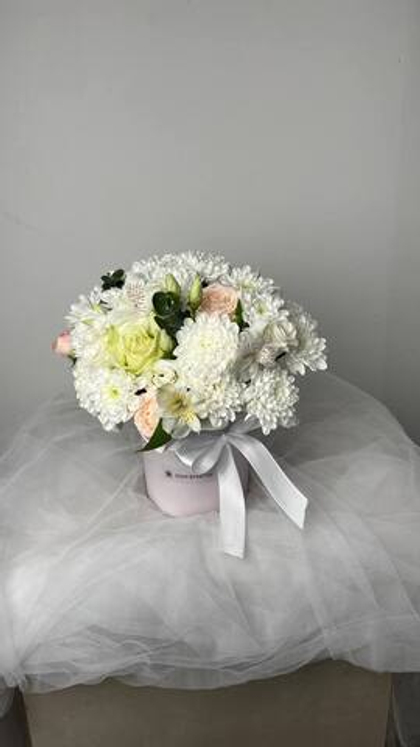 Шляпная композиция из цветов