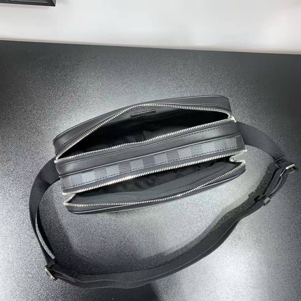 Сумка-мессенджер Louis Vuitton