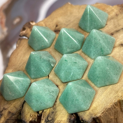 36990 Авантюрин зеленый Пирамида шестигранная 15мм