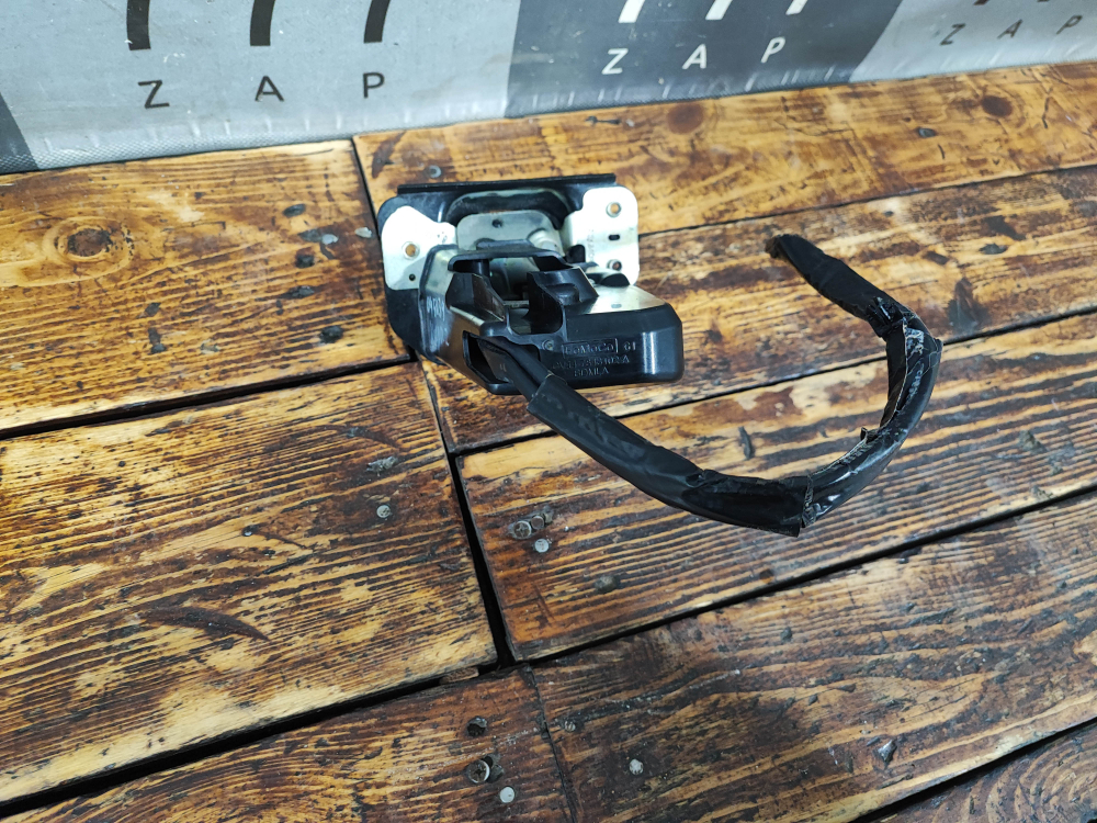 Замок крышки багажника Ford Kuga 2 (CBS) 12-16 Б/У Оригинал 1843009