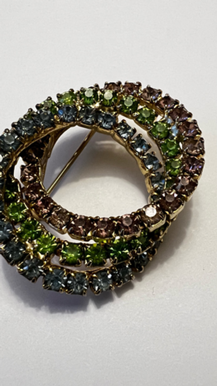 Винтажная брошь с роскошными кристаллами