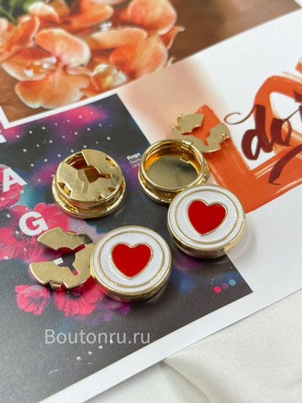 Накладка на пуговицу золотистая с белой эмалью и красным сердцем (клипса)