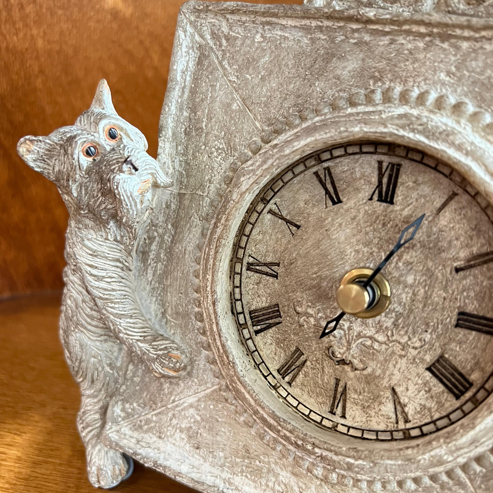 Часы с собаками