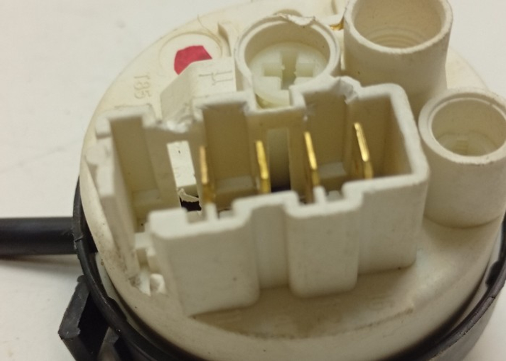 STA4648D ктп9 Датчик уровня воды для посудомоечной машины SMEG STA4648D б/у