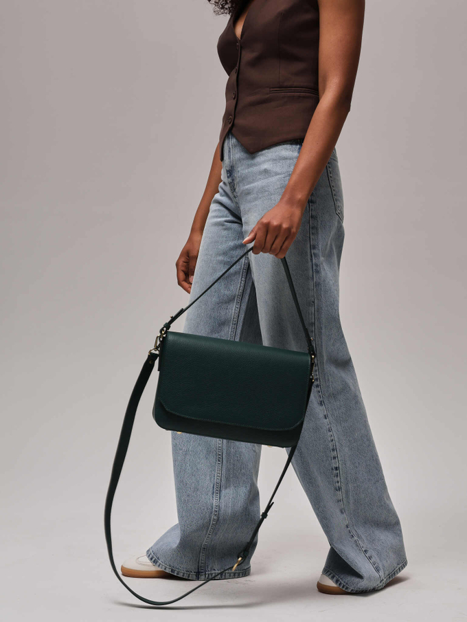 Сумка кожаная на плечо темно-зеленая