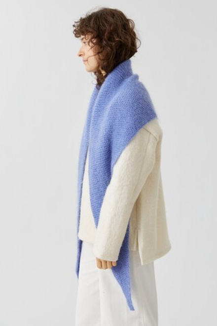 Косынка из мохера голубая