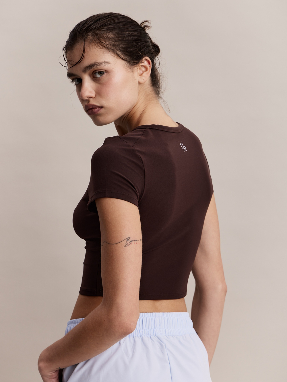 Футболка Jules Сropped Tee in Truffle