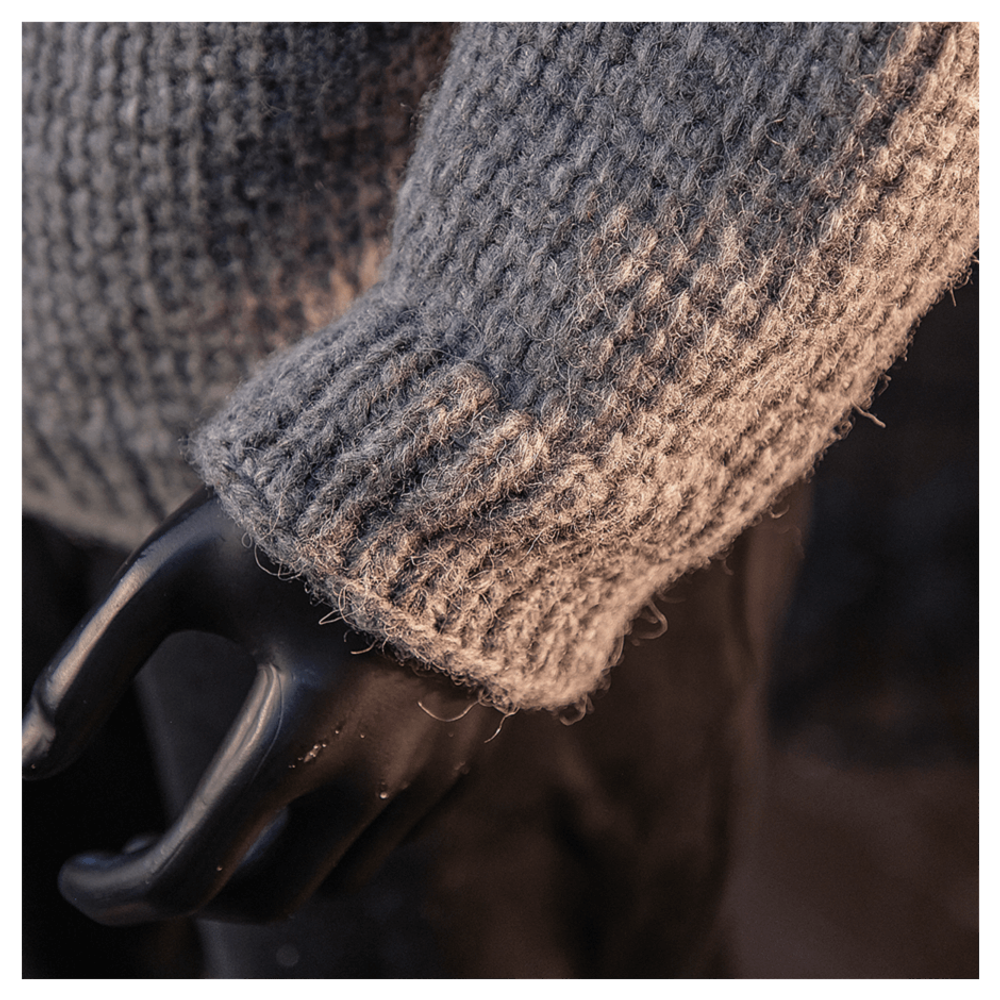 Шерстяной свитер «Сибирский душегрей» белый тигр