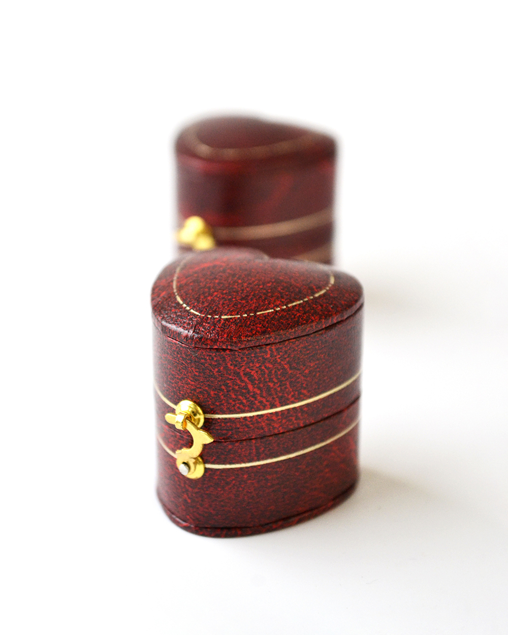 Компактный футляр «сердечко» для свадебного кольца