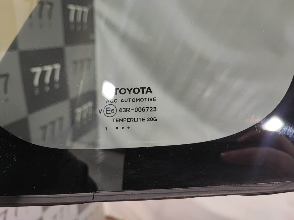 Стекло багажника правое Toyota RAV4 V (XA50) 18-нв Б/У Оригинал 627100R120
