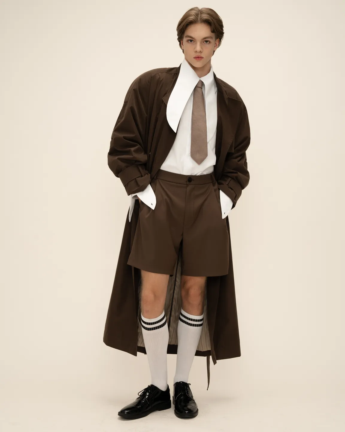 Коричневый тренч 