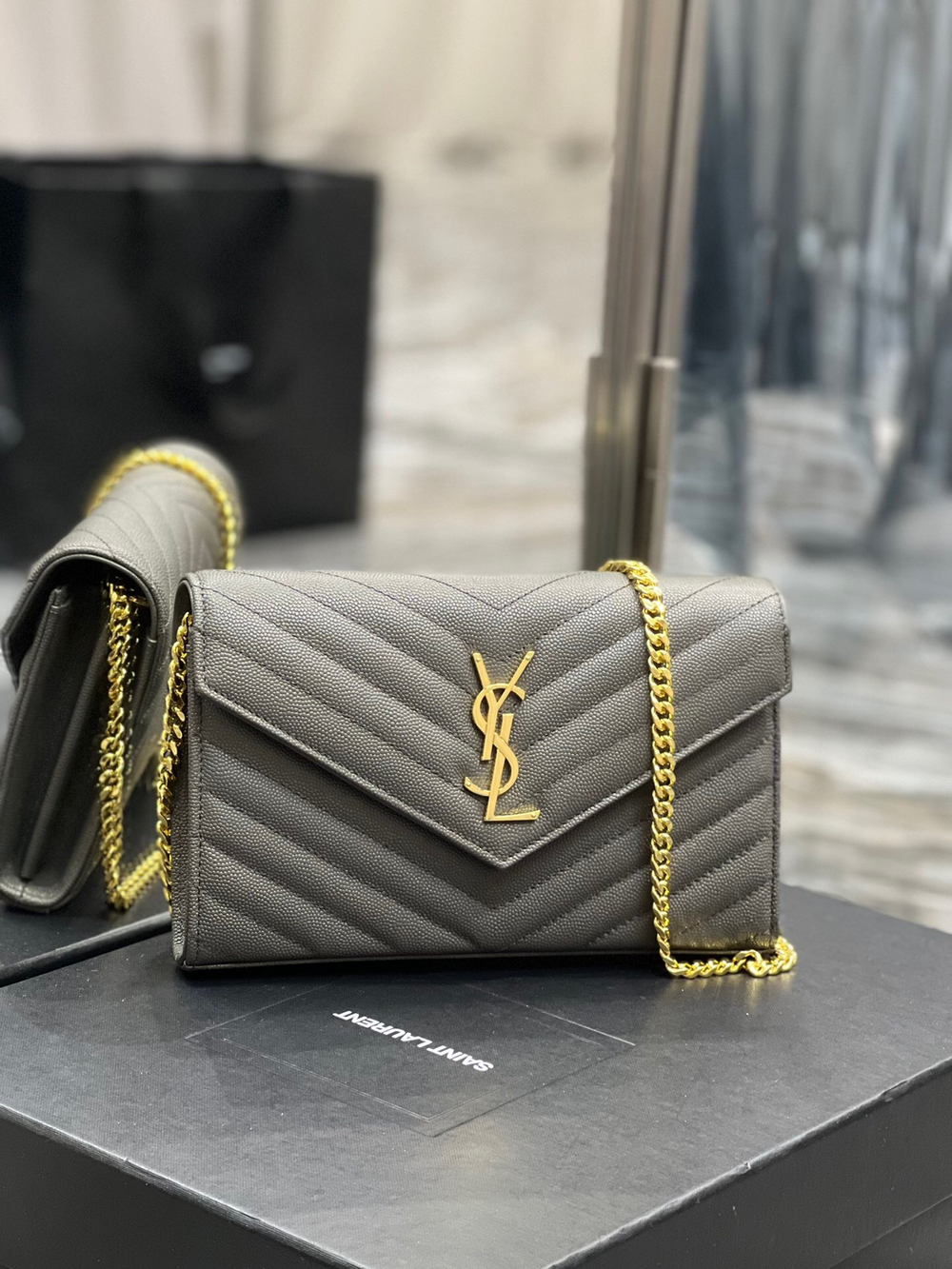 Saint Laurent WOC 22 cm