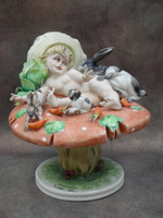 Статуэтка. Фарфор. Малыш с кроликом на мухоморе. Capodimonte. Италия