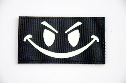 Шеврон Смайл 9*5 см кордура светящийся черно-белый