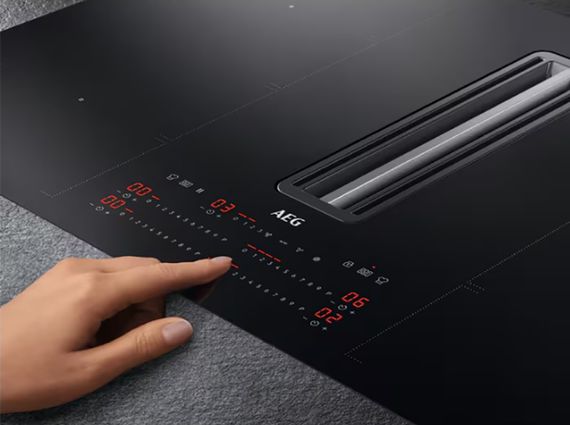 Индукционная стеклокерамич. панель с вытяжкой AEG CCE84779CB
