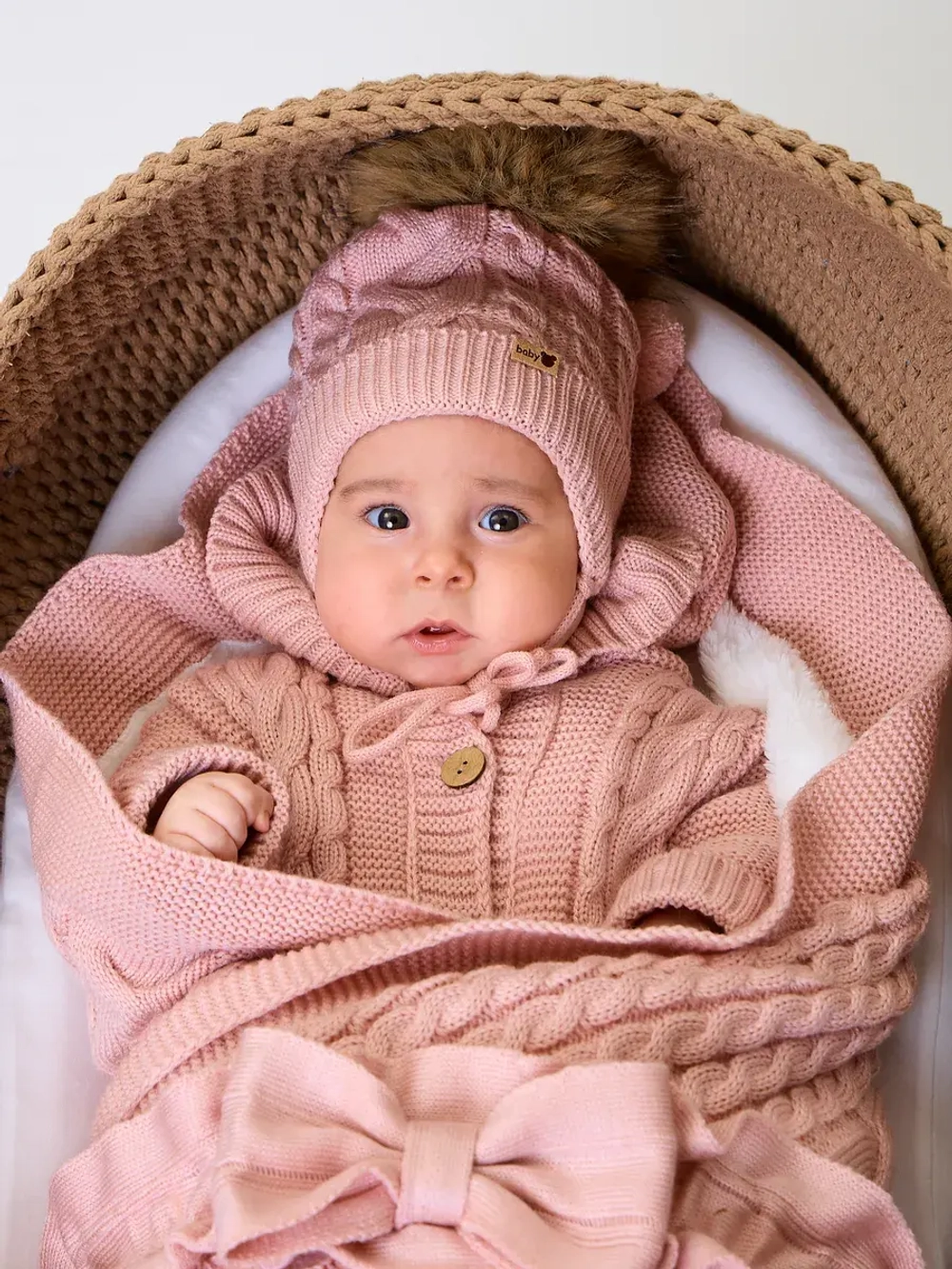 Вязаный конверт на выписку для новорожденного теплый