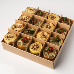 Бокс кишей с цыпленком и горгонзолой