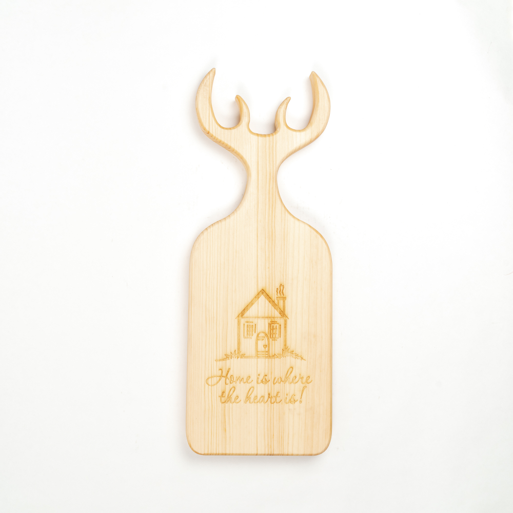 Доска разделочная из древесины сибирского кедра с гравировкой "Home is where the heart is". RD86