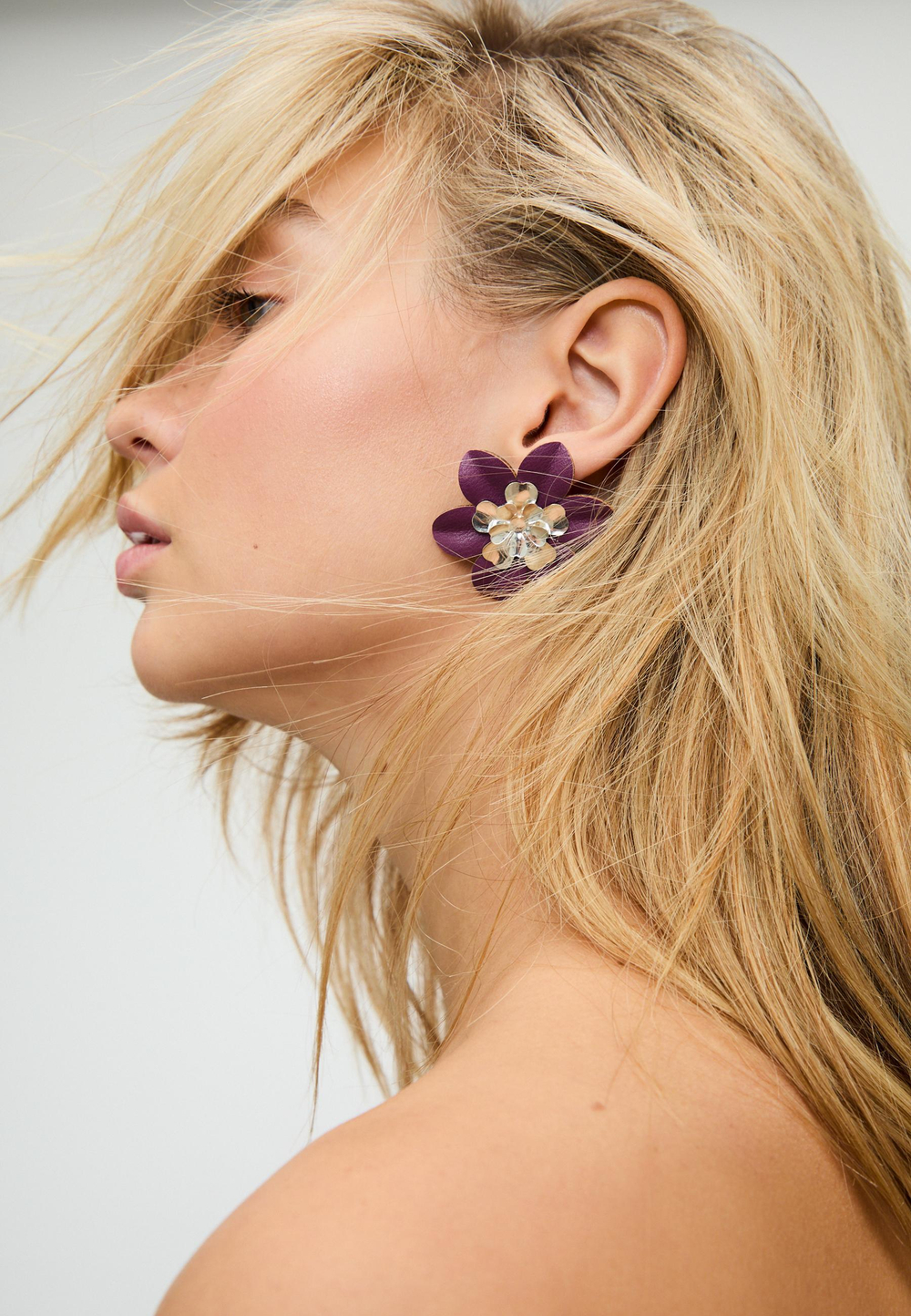 STRADIVARIUS Серьги-цветы с контрастным эффектом кожи, темно-фиолетовый