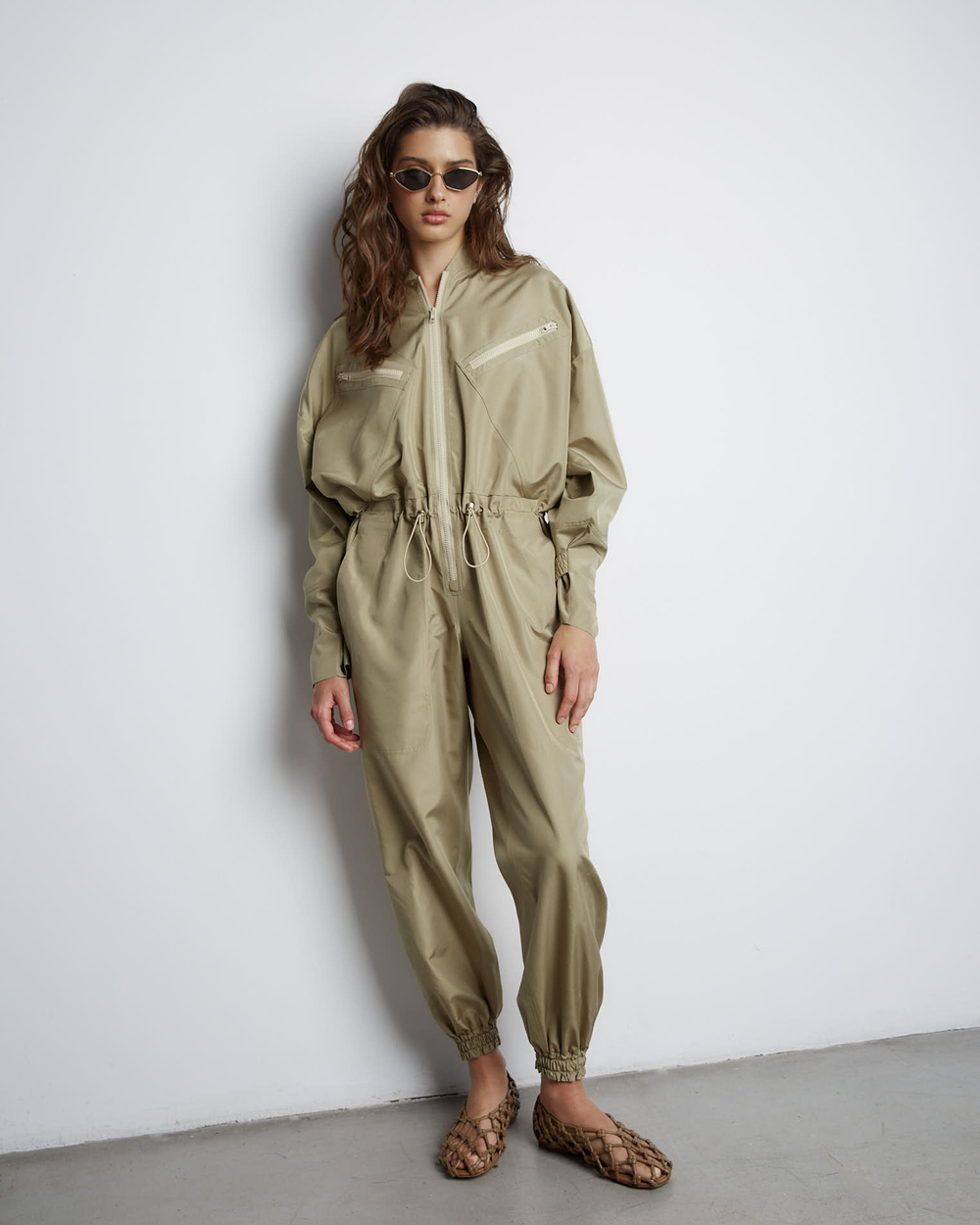 Комбинезон из шелка хаки