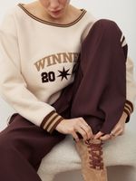 СВИТШОТ НА ОДНО ПЛЕЧО «WINNER» КРЕМ-БРЮЛЕ