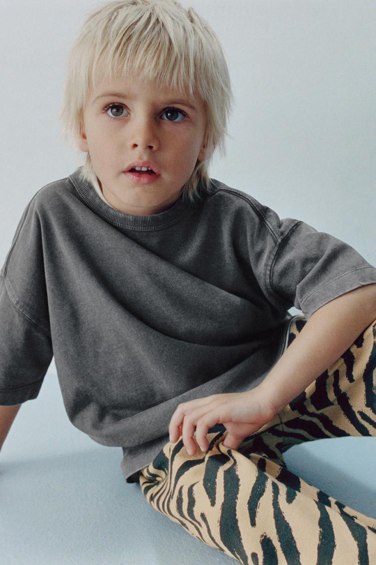 ZARA ОДНОТОННАЯ ФУТБОЛКА GARMENT DYE, ЧЕРНЫЙ