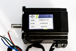Шаговый двигатель 57HB78F208-8 Nema23 длина 78мм. 2,8А, 20кгс*см (провод в кожухе)