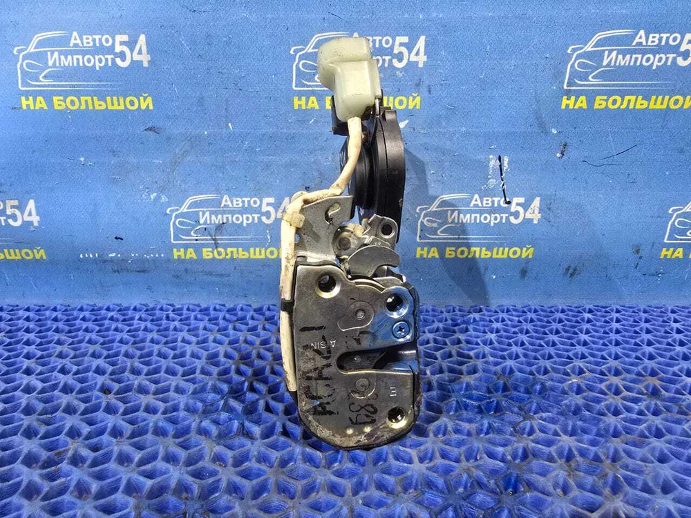 Замок багажника TOYOTA RAV4 2000-2005