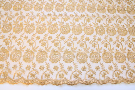 Вышивка на сетке светло-бежевая