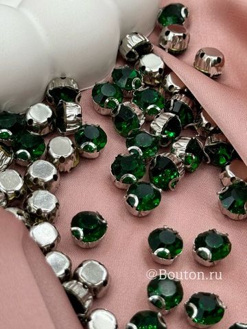 Стразы пришивные в цапах зеленые (изумрудные)