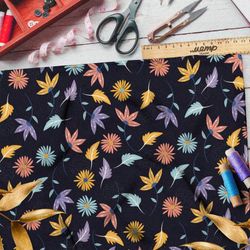 Ткань атлас цветные листья и ромашки на чёрном фоне